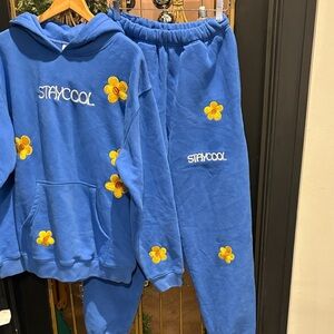 Stay cool over sized medium Hoodie daisy embroidered small pants set